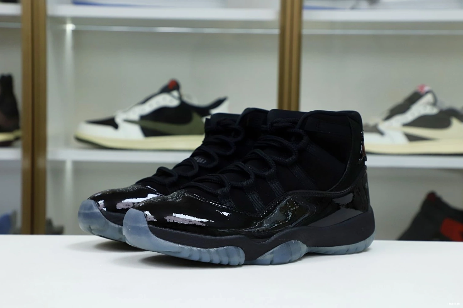 AIR RETRO JORDAN AND 'CAP 11 GOWN' 1115